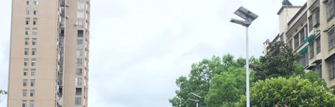 小區(qū)路燈裝四年 只亮一個月，源碼太陽能路燈揭秘背后真相